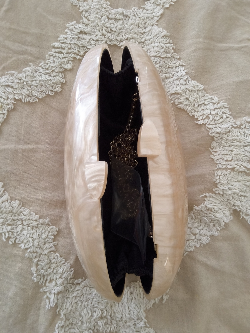 Shell Shaped  Luxury Evening Clutch - Picture 8 of 11